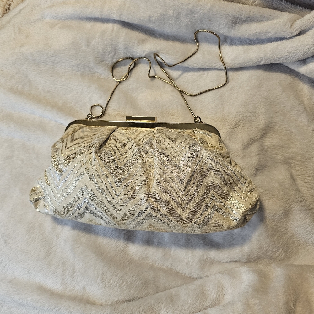 Trina Turk Metallic Gold Chevron Vintage Style Evening Bag Clutch With Chain - Picture 1 of 6